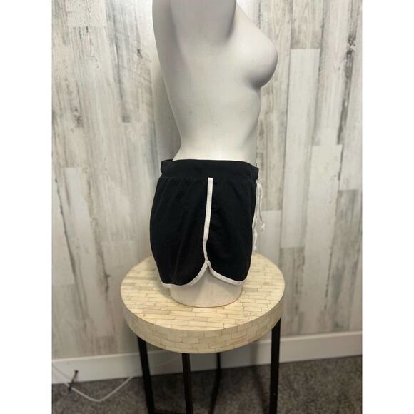 Black shorts - Picture 3 of 5